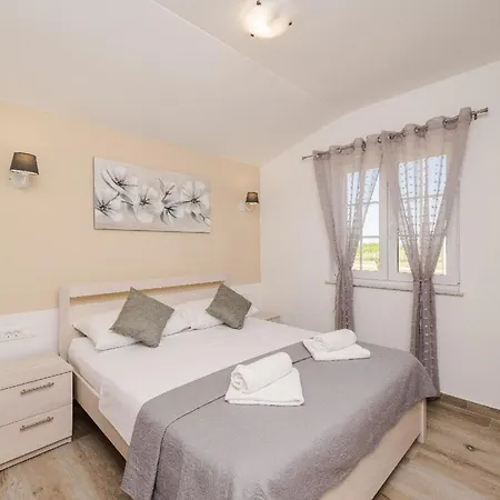 Дом отдыха Ferienhaus In Privlaka Mit Privatem Pool - B60086
