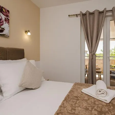 Ferienhaus In Privlaka Mit Privatem Pool - B60086 Дом отдыха *