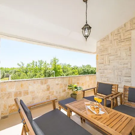 Дом отдыха Ferienhaus In Privlaka Mit Privatem Pool - B60086