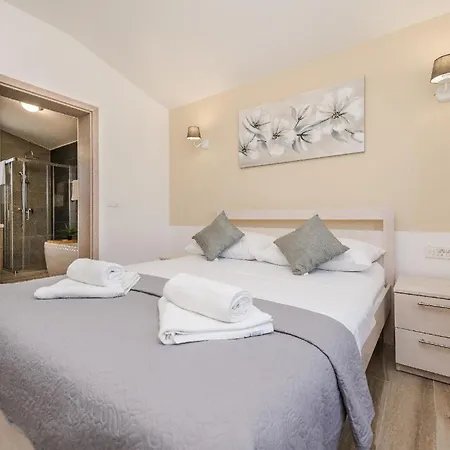 Ferienhaus In Privlaka Mit Privatem Pool - B60086 Привлака