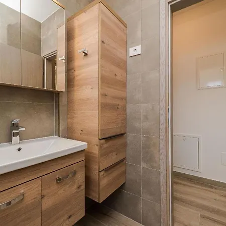 Дом отдыха Ferienhaus In Privlaka Mit Privatem Pool - B60086 *