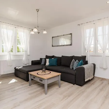 Ferienhaus In Privlaka Mit Privatem Pool - B60086 * Привлака