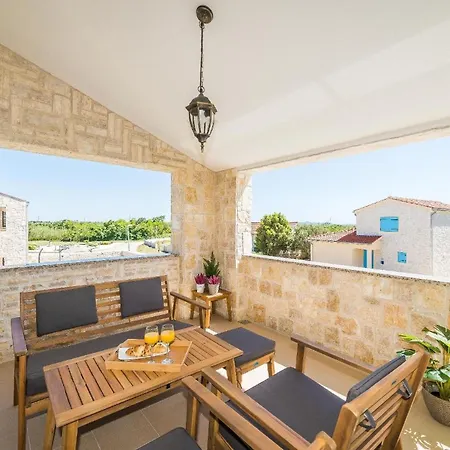 Ferienhaus In Privlaka Mit Privatem Pool - B60086 * Привлака