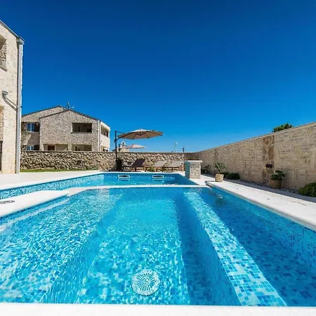 Ferienhaus In Privlaka Mit Privatem Pool - B60086